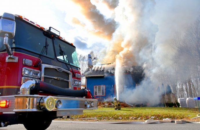 Un incendie détruit une résidence familiale à Saint-Joachim-de-Courval.
