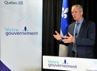 Le ministre et député de Johnson André Lamontagne souligne l’importance des radios et médias communautaires québécois