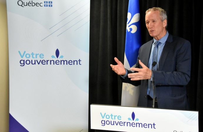 Le ministre et député de Johnson André Lamontagne souligne l’importance des radios et médias communautaires québécois