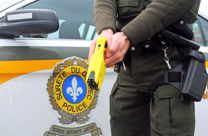Trafic d’armes à impulsion électrique –  Les policiers de l’Escouade régionale mixte ont procédé à l’arrestation d’un Drummondvillois de 48 ans