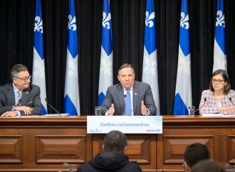 COVID-19 – Malgré un bilan des décès à la hausse, le premier ministre François Legault demande aux Québécois de tenir bon