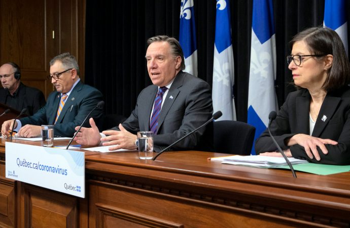 COVID-19 – François Legault annonce la fermeture des commerces le dimanche, à l&rsquo;exception de certains services
