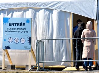 Pandémie – Révision de la priorisation des dépistages en raison de la hausse des cas de  » transmission communautaire  » de Covid-19