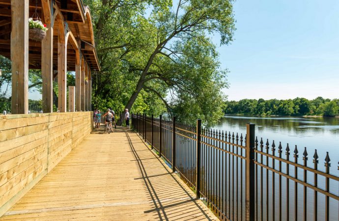 Promenade Rivia – Une halte aménagée pour les promeneurs à l’été 2020
