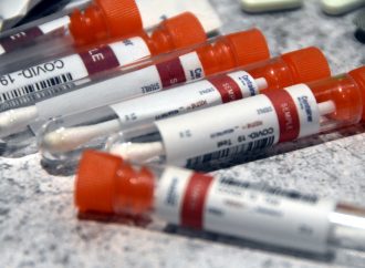 Plus de 200 000 trousses de tests rapides de dépistage de la COVID-19 disponibles demain dans les pharmacies du Québec