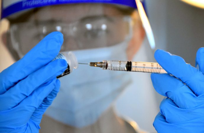 Une fois les premières doses reçues, le Québec sera prêt à vacciner, assure le ministre Christian Dubé