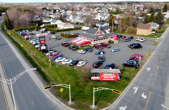 Le Vieux Saint-Charles attendra « l’ouverture officielle » des terrasses, confirme Laurent Proulx