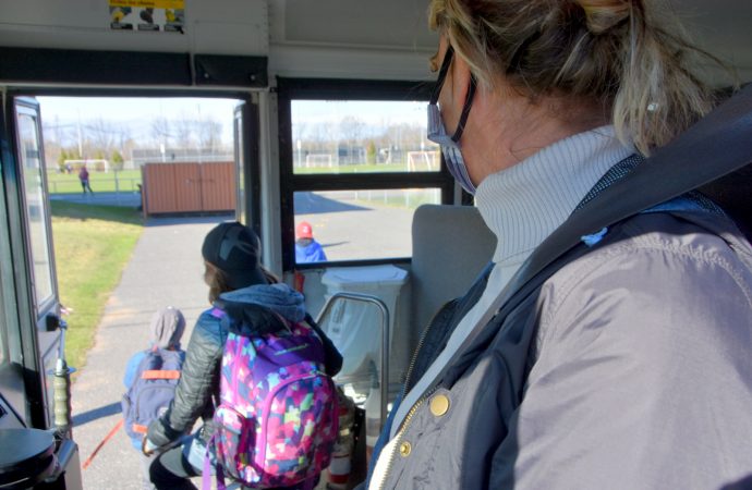Le port du masque n’est plus obligatoire en classe pour le personnel dans les régions aux paliers jaune et vert