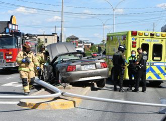 Un coup de chaleur au volant d’une décapotable cause un accident à Drummondville
