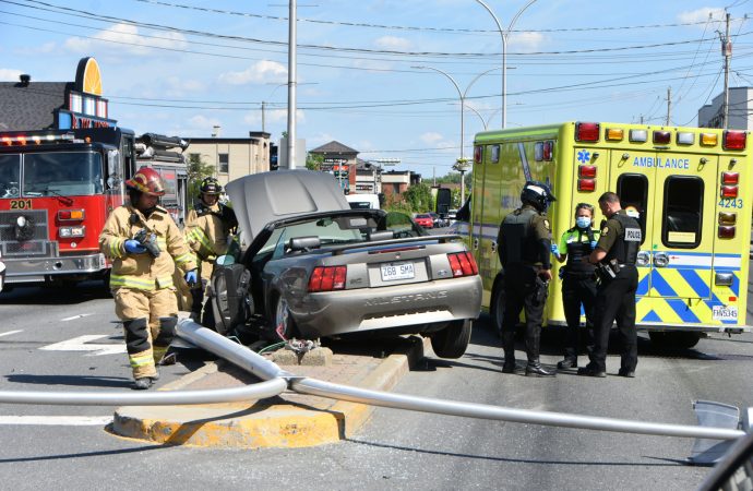Un coup de chaleur au volant d’une décapotable cause un accident à Drummondville