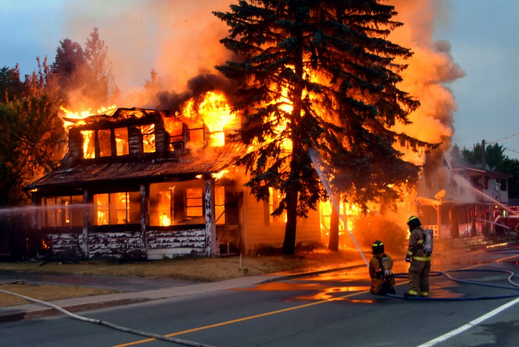 Un Incendie Majeur A Fait Rage Au Cœur De La Municipalite De Sainte Clotilde De Horton Pres De Drummondville Vingt55