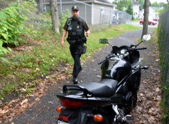 Un motocycliste arrêté au terme d’une courte poursuite à Drummondville fera les frais de sa témérité