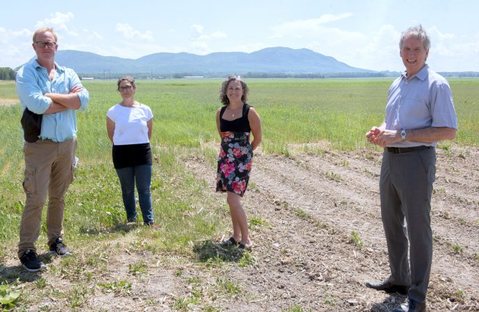 Marie-Claude Bibeau et André Lamontagne annonce une contribution importante pour l’agriculture de proximité en région.