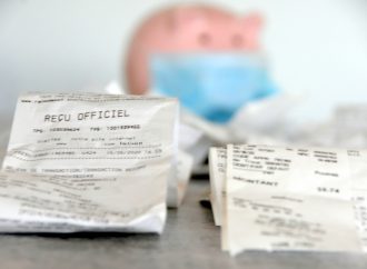Un commerçant peut-il exiger des frais supplémentaires pour compenser les coûts engendrés par la COVID-19 ?