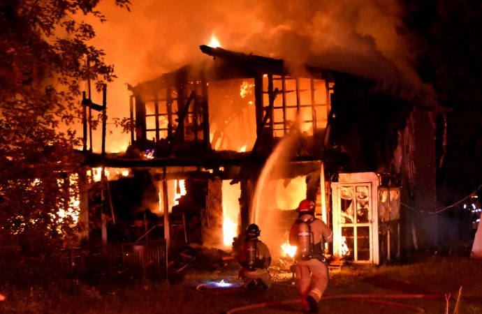 Incendie suspect à Saint-Nicéphore rue Cordeau, le dossier transféré à la Sûreté du Québec