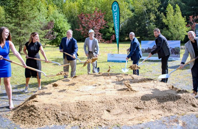 Première pelletée de terre pour la Maison Normand-Léveillé, un important projet de 3,5 millions $