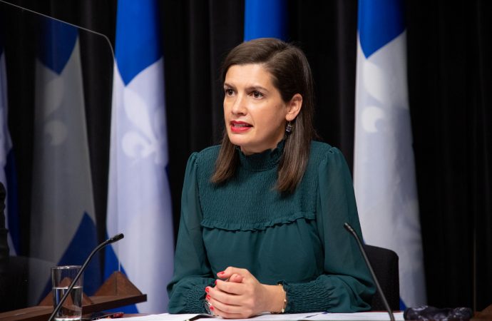 La ministre de la Sécurité publique Geneviève Guilbault précise et explique les nouvelles mesures entourant le couvre-feu.