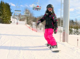 Québec annonce près de 2 M$ pour soutenir les stations de ski du Québec