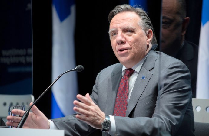 Les zones rouges, les restaurants, les salles de spectacles et les gyms, vont rester fermés jusqu’au 11 janvier confirme François Legault