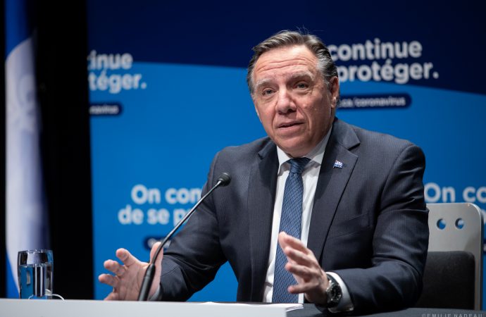 Legault annonce que les rassemblements seront interdits durant la période des Fêtes dans les zones rouges