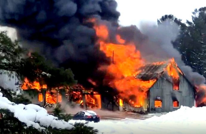 Un incendie majeur a complètement détruit un atelier mécanique à Saint-Bonaventure près de Drummondville