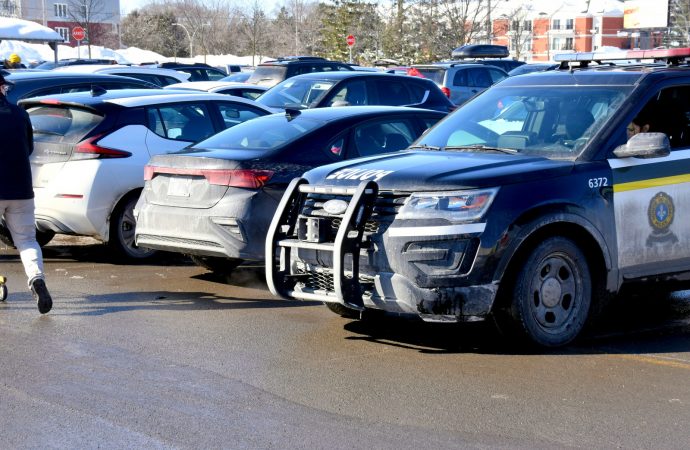 Deux constats d’infraction pour avoir laissé un bambin seul dans une voiture à Drummondville