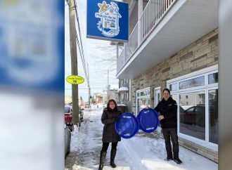Cogeco invite les jeunes à bouger et offre une cinquantaine de luges à la Maison de la Famille Drummond