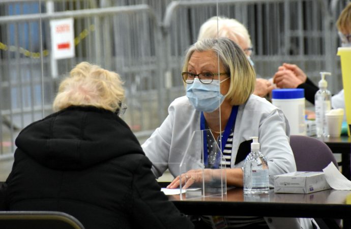 Vaccination : C’est au tour des 65 ans et plus de pouvoir prendre rendez-vous en Mauricie et Centre-du-Québec