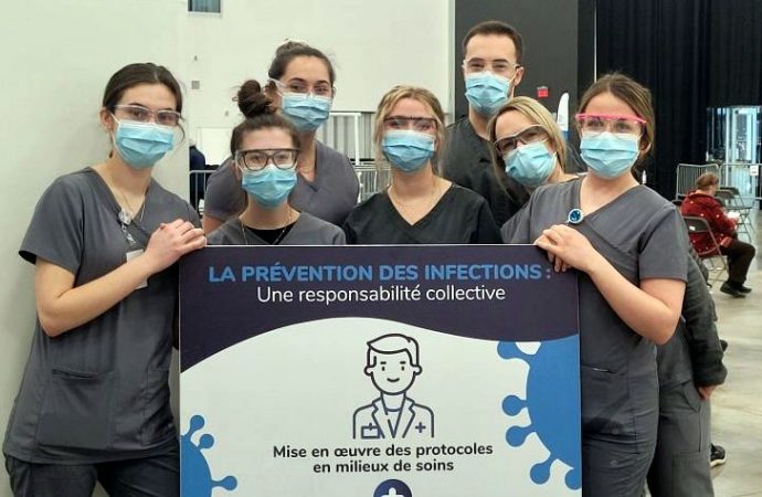 Une centaine d’étudiants en soins infirmiers du Cégep de Drummondville répondent présents à la campagne de vaccination du CIUSSS MCQ