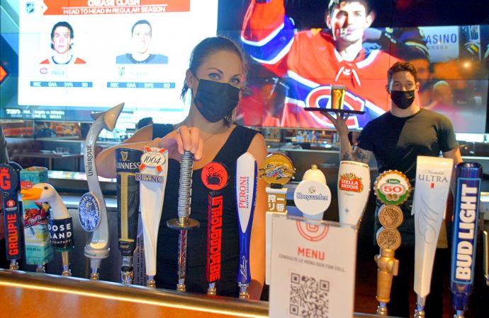 Les bars pourront fermer plus tard dès ce soir à Drummondville comme dans les régions aux paliers verts et jaune