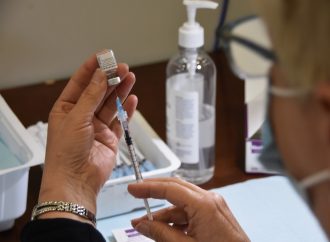 Québec annonce l&rsquo;administration d&rsquo;une 4e dose de vaccin dans les CHSLD, RPA et chez les personnes de 80 ans et plus immunodéprimées