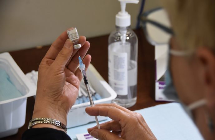 Québec annonce l&rsquo;administration d&rsquo;une 4e dose de vaccin dans les CHSLD, RPA et chez les personnes de 80 ans et plus immunodéprimées