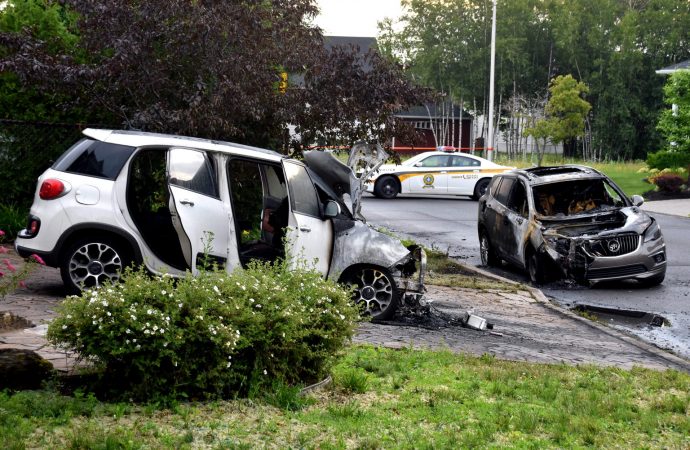Deux véhicules incendiés à Drummondville – La SQ enquête