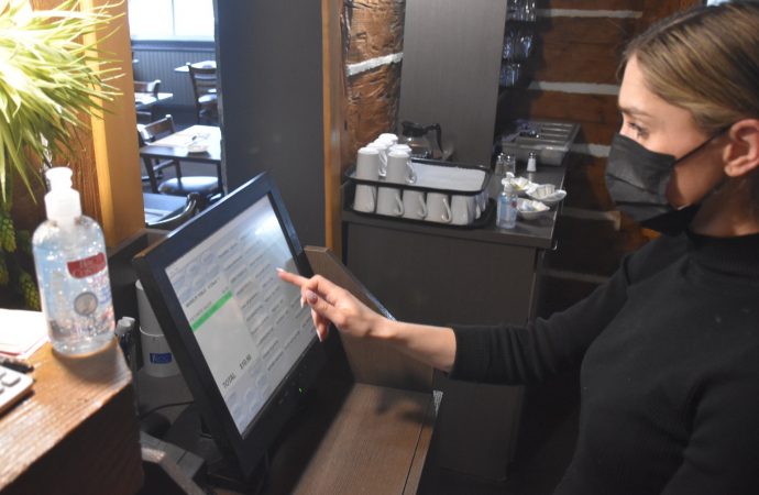Québec annonce une aide financière supplémentaire pour les pertes alimentaires des restaurants
