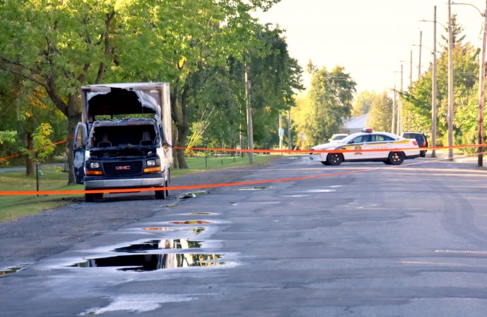 Enquête policière sur un autre incendie suspect de véhicule à Drummondville