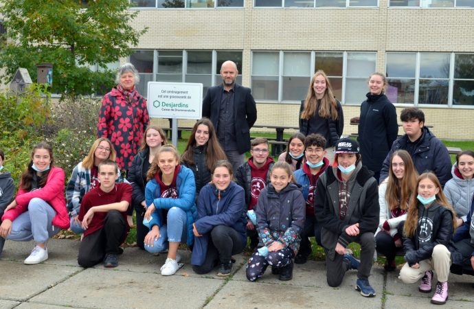 La Caisse Desjardins remet 10 000 $ à l’école Jean-Raimbault dans le cadre du programme TOP LÀ!