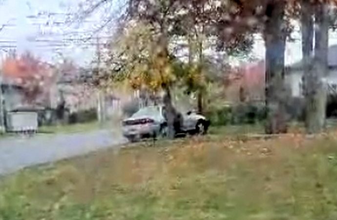 Une apprentie conductrice perd le contrôle et percute un arbre à Drummondville