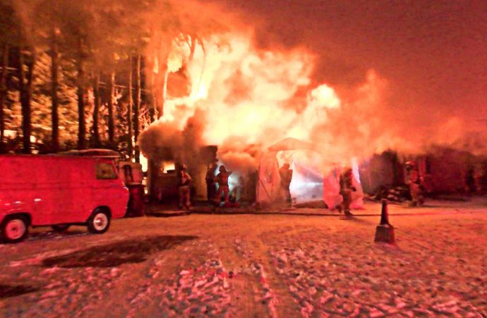 Un incendie détruit un garage résidentiel à Saint-Cyrille-de-Wendover