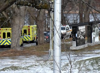 Cinq jeunes s’aventurent sur la glace à Drummondville : une leçon qui ne les laissera pas de glace