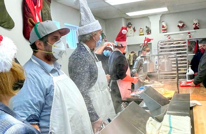 À la veille des Fêtes, la Tablée populaire a servi le traditionnel repas des Fêtes grâce à la générosité de partenaires locaux