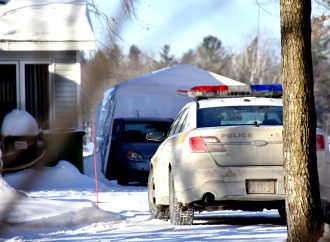 Enquête de la SQ et du coroner après la découverte du corps d’une femme dans une voiture à Saint-Lucien
