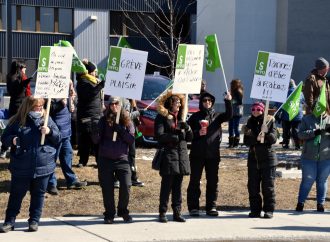 Une première journée de grève des fonctionnaires du SFPQ qui fait du bruit à Drummondville, comme partout dans la province