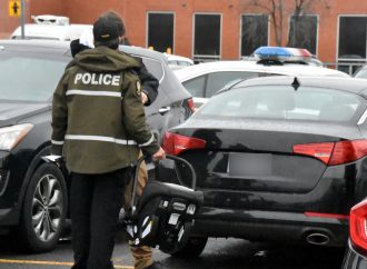 Un constat d’infraction pour avoir laissé un bambin seul dans une voiture à Drummondville