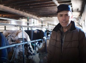 Concours Lait’xcellent – Denis Desfossés de Sainte-Brigitte-des-Saults produit le meilleur lait au Québec