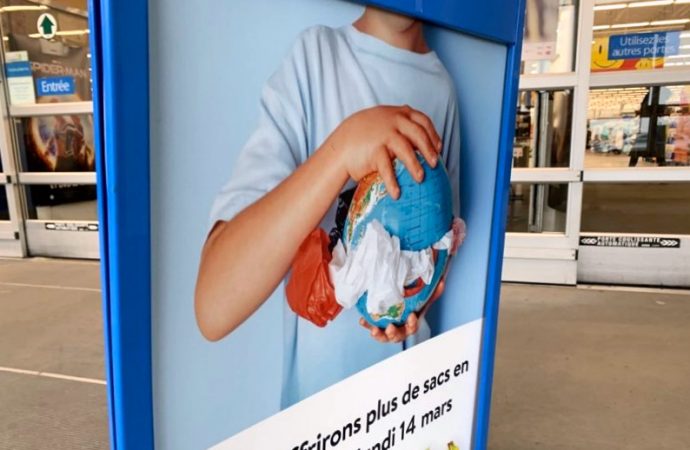 C’est la fin des sacs de plastique chez Walmart à Drummondville – Walmart élimine les sacs en plastique à usage unique de ses magasins