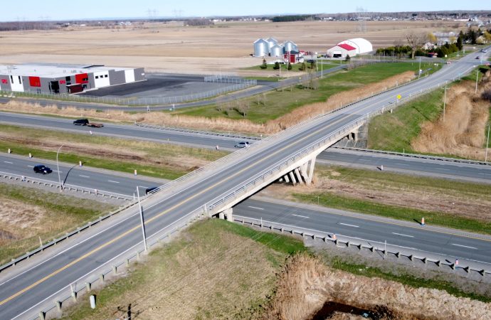 Démolition du pont d’étagement de la 255 situé au-dessus de l’autoroute 20, les travaux débutent à Saint-Cyrille-de-Wendover