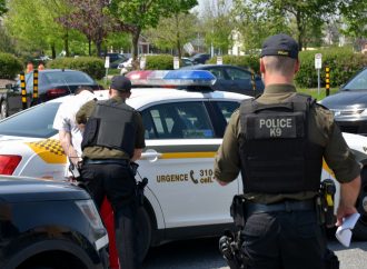 Arme prohibée et trafic de stupéfiants – une intervention de la SQ mène à deux arrestations à Drummondville