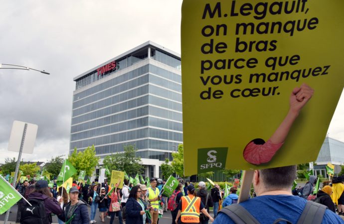 Congrès national de la CAQ : Les membres du SFPQ en colère se font entendre