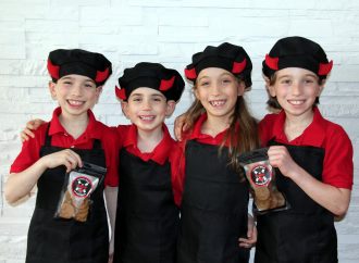 Quatre jeunes frères et soeur de Drummondville lancent l&rsquo;entreprise de biscuits Le diable à 4