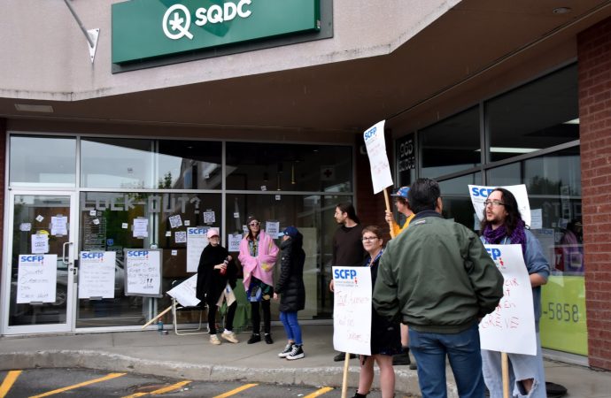 Grève à la SQDC : la suspension d’employés fait réagir le syndicat et les employés à Drummondville